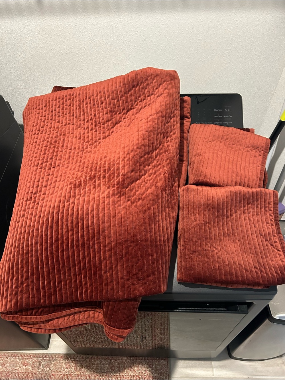 Rachel Zoe Rust Ribbed Quilt Set